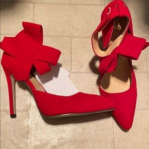 Red heels with bow
